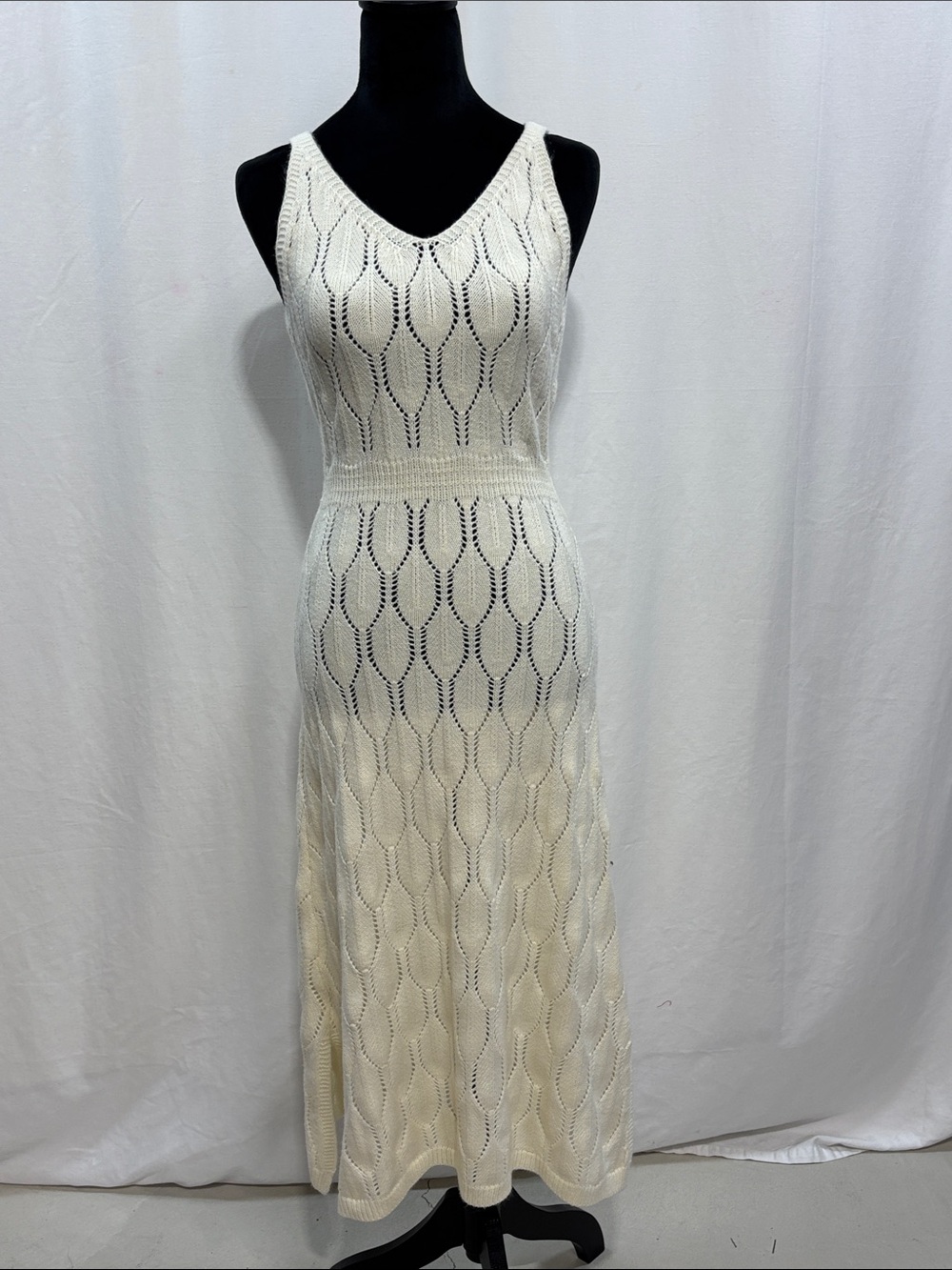 Sleeveless Cream Knit V‑Neck Maxi Dress Small travel party stretch classic chic